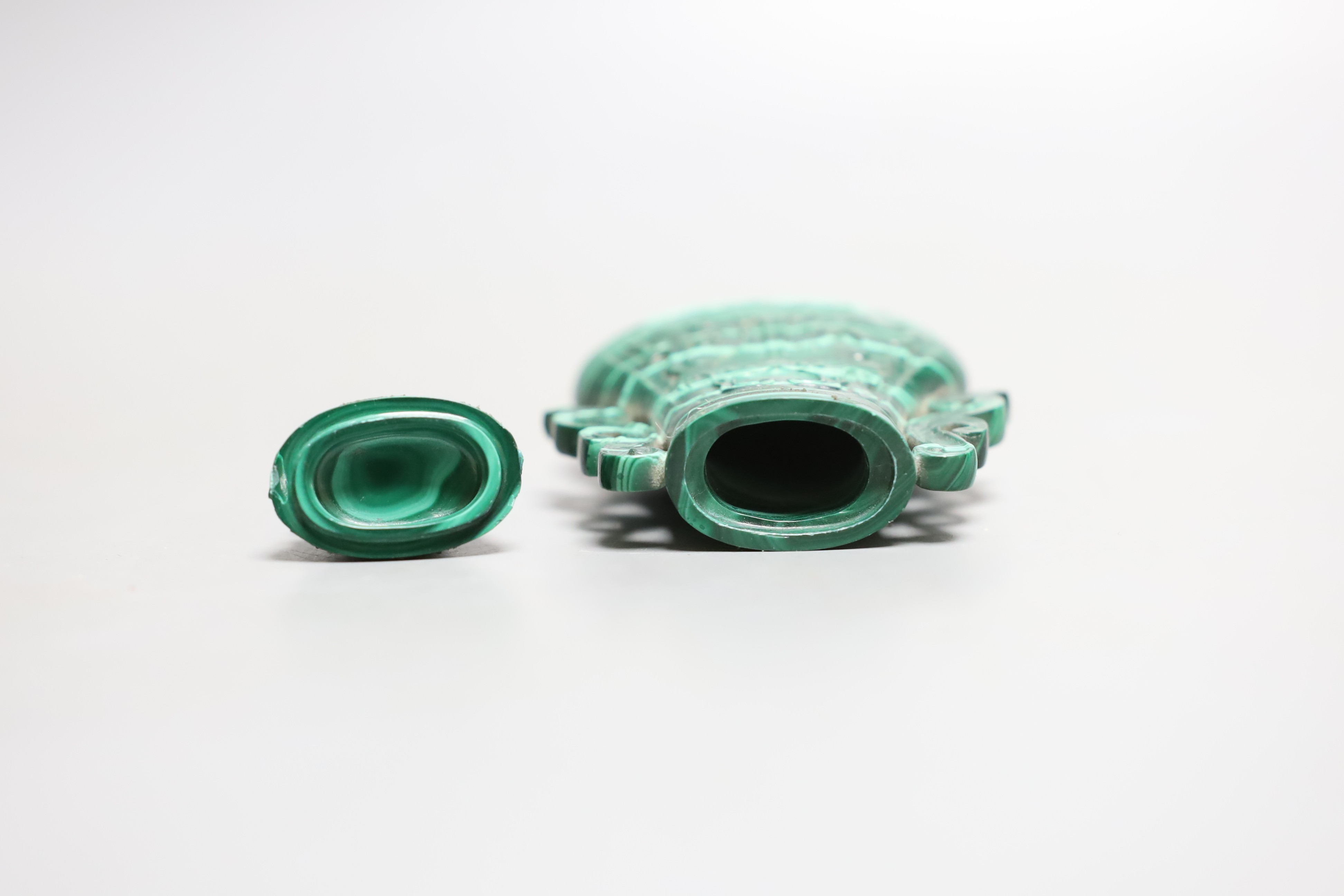 A Chinese malachite vase and cover, 9.5cm and a bowenite jade vase